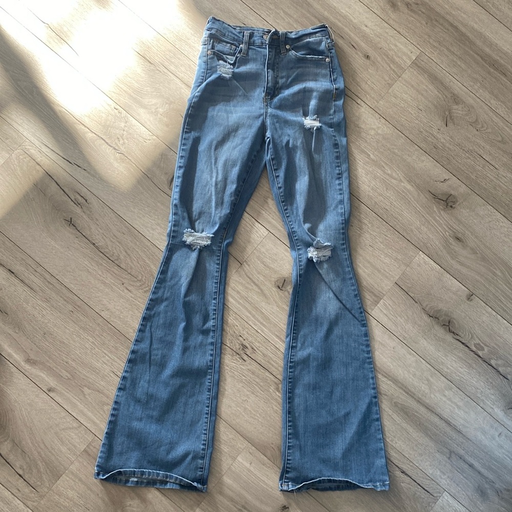 Mid rise blue jeans